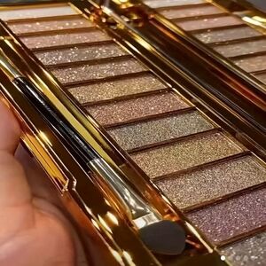 Luxurious Gold Eyeshadow Palette